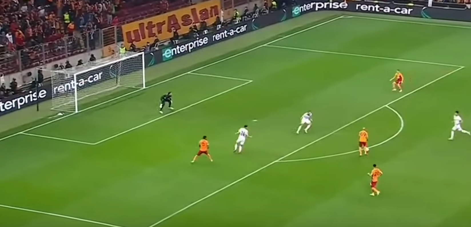 Feghouli has turned on the ball on the edge of the D; there is a teammate open in the box wide right