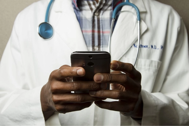 Healthcare provider using a smartphone 