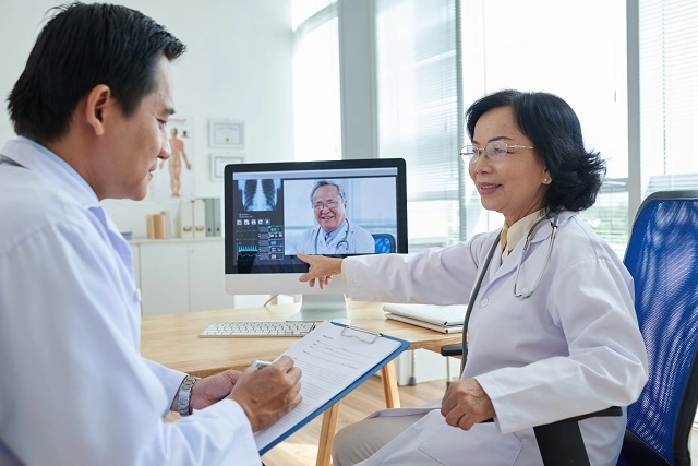 Doctors collaborating in a Microsoft Teams meeting