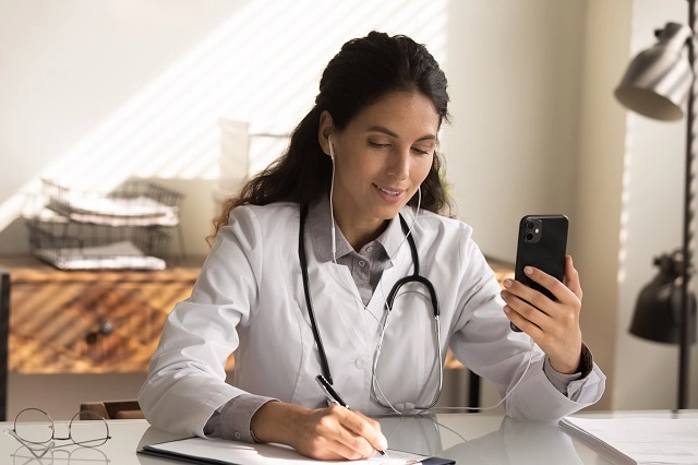 Healthcare provider using HIPAA-compliant video conferencing solution