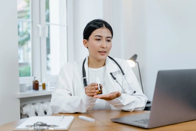 Healthcare provider using HIPAA compliant video conferencing